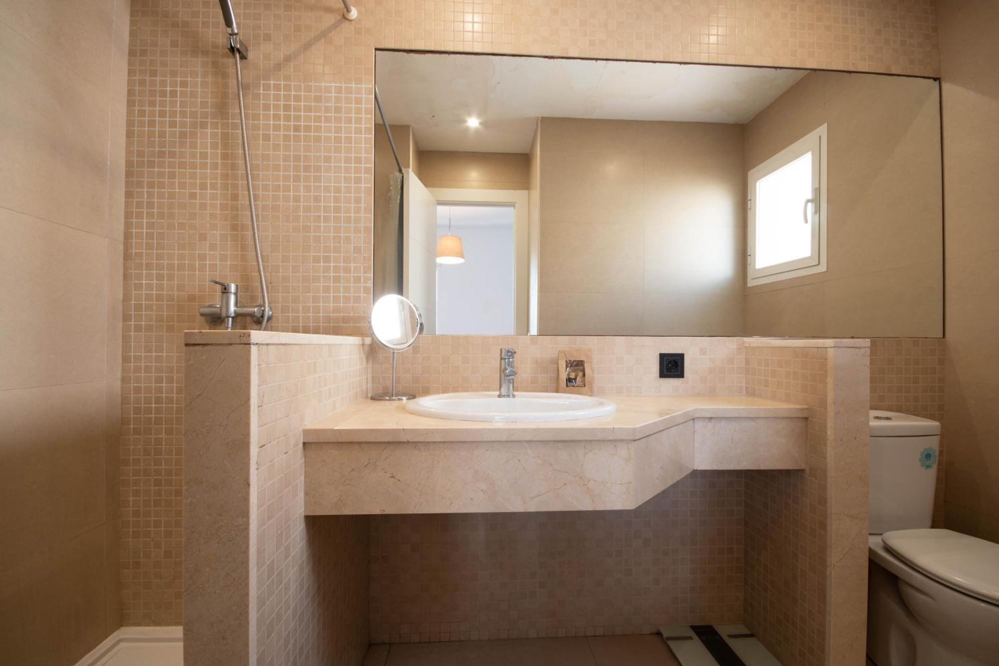 Apartamento In The Centre Of With Private Parking Space *