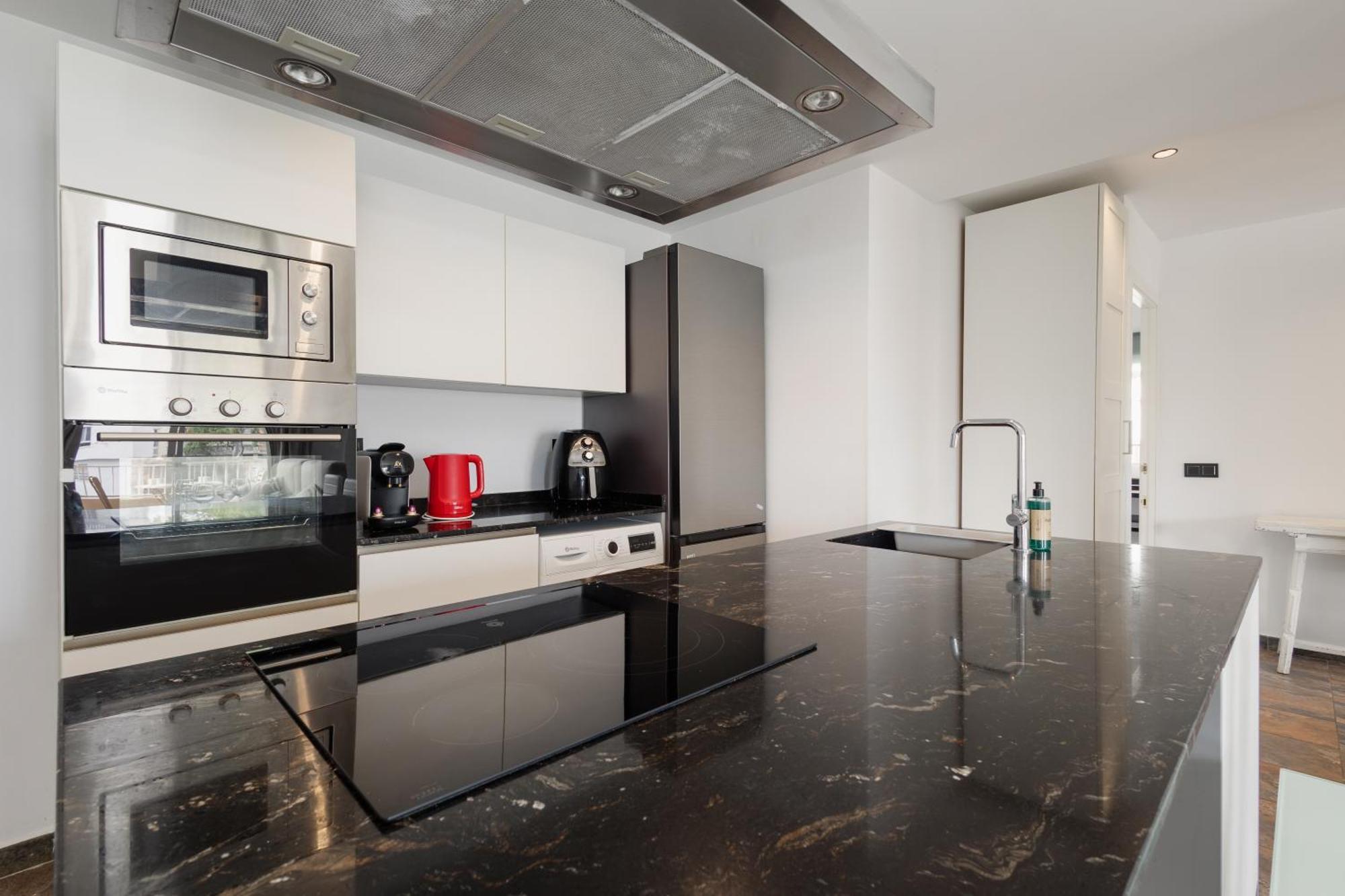 Apartamento In The Centre Of With Private Parking Space