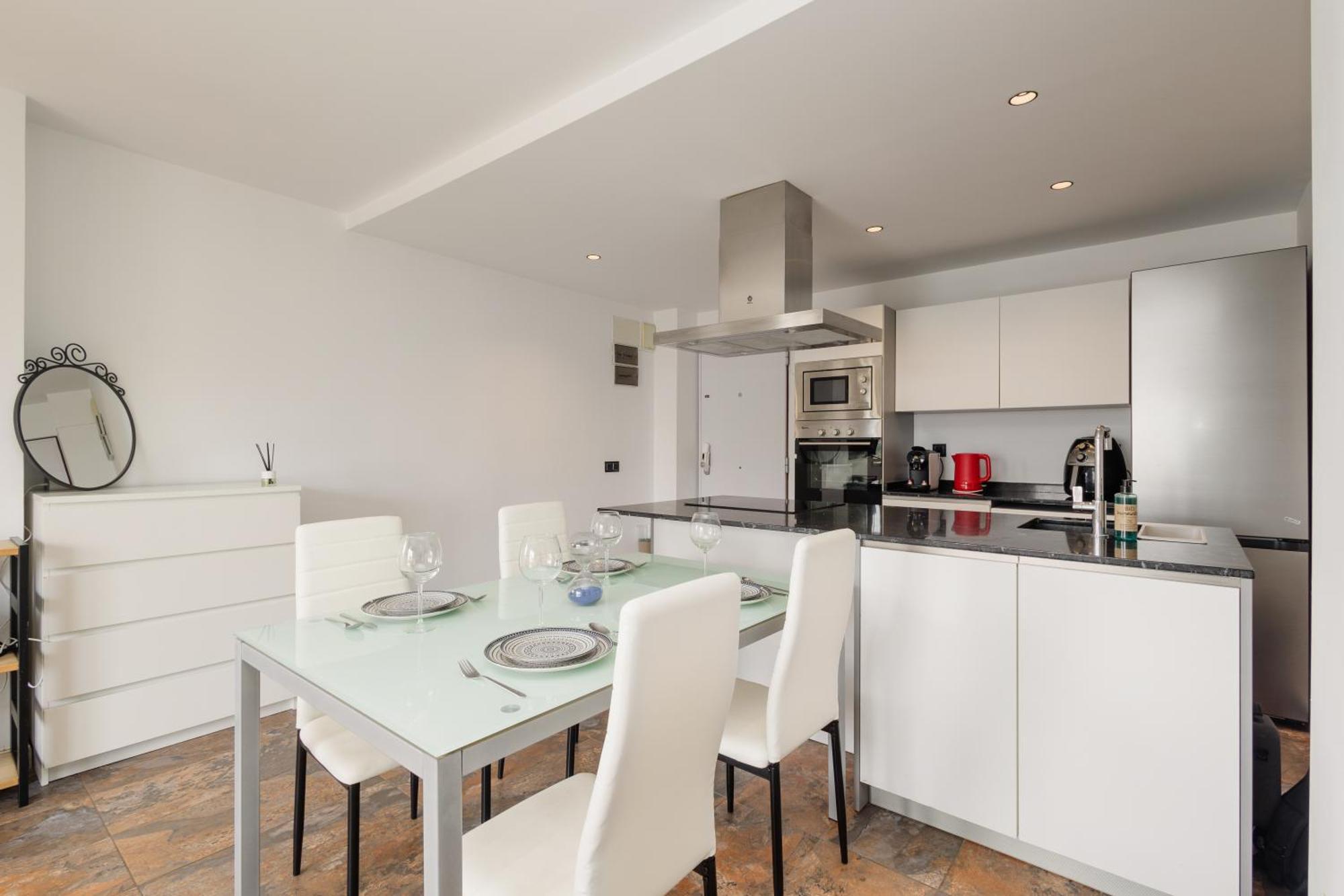 Apartamento In The Centre Of With Private Parking Space Marbella